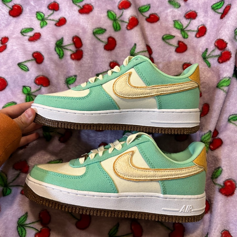 Nike air Happy pineapple size 7 Women’s